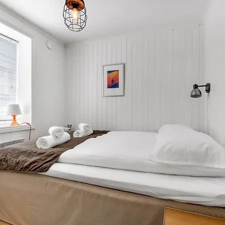 Center I Polar Charm I Warm & Welcoming