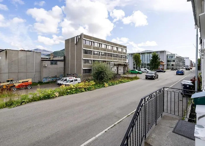 Center I Polar Charm I Warm & Welcoming